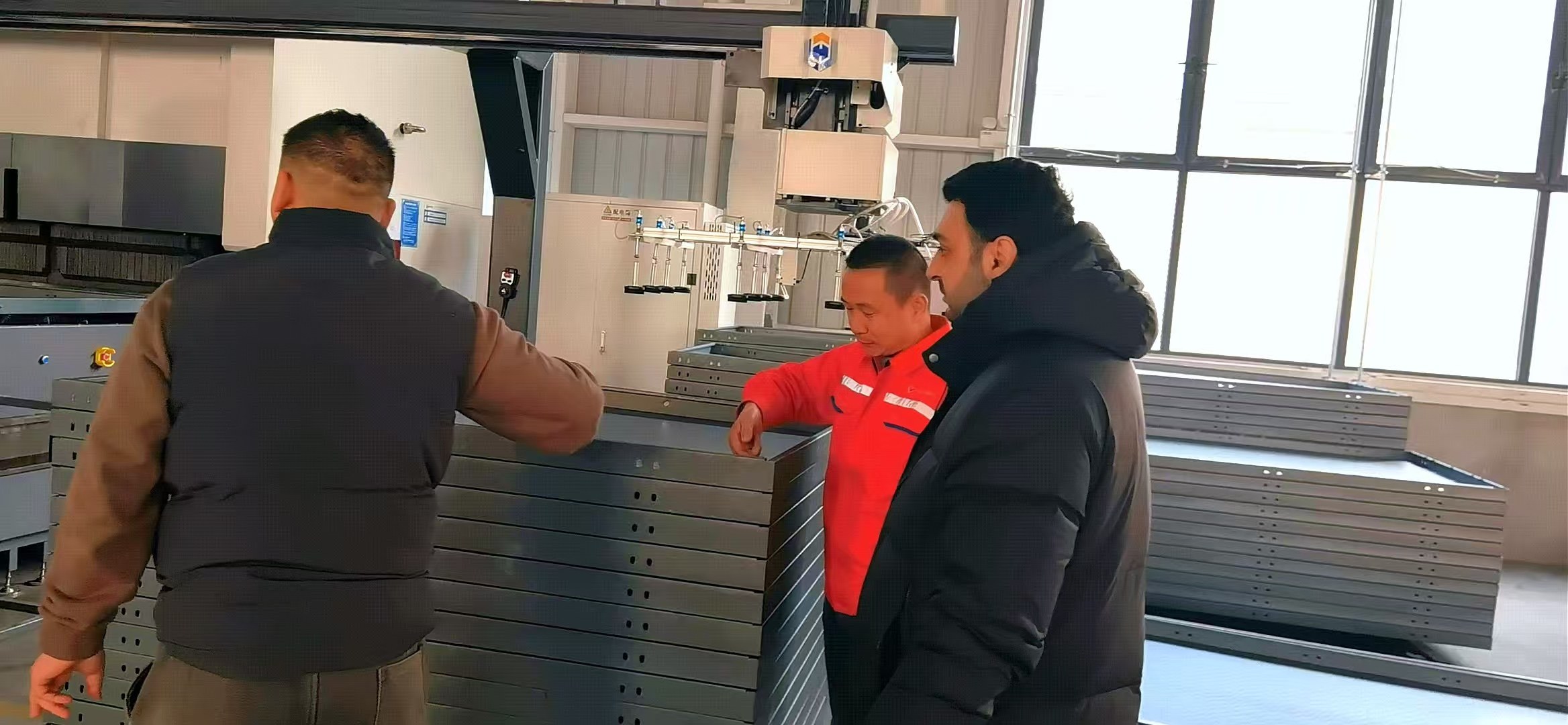 江苏招财牛迎国际考察团，硬核智造实力圈粉海外友人。